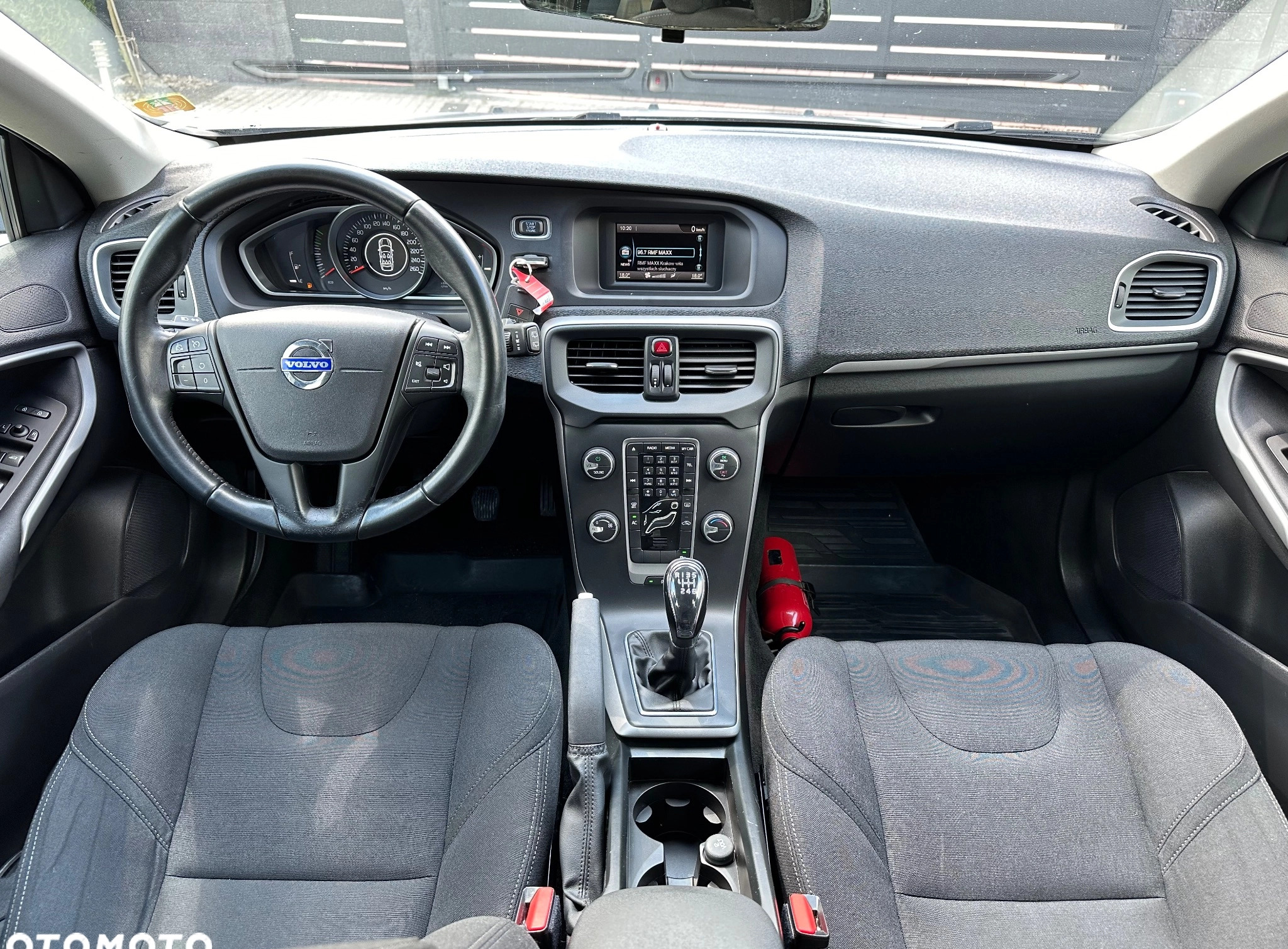 Volvo V40 cena 42500 przebieg: 170000, rok produkcji 2014 z Kraków małe 742